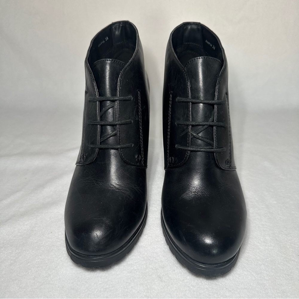 Gently Used Lace Up Back Leather Ankle Boots SZ EU 38/7.5